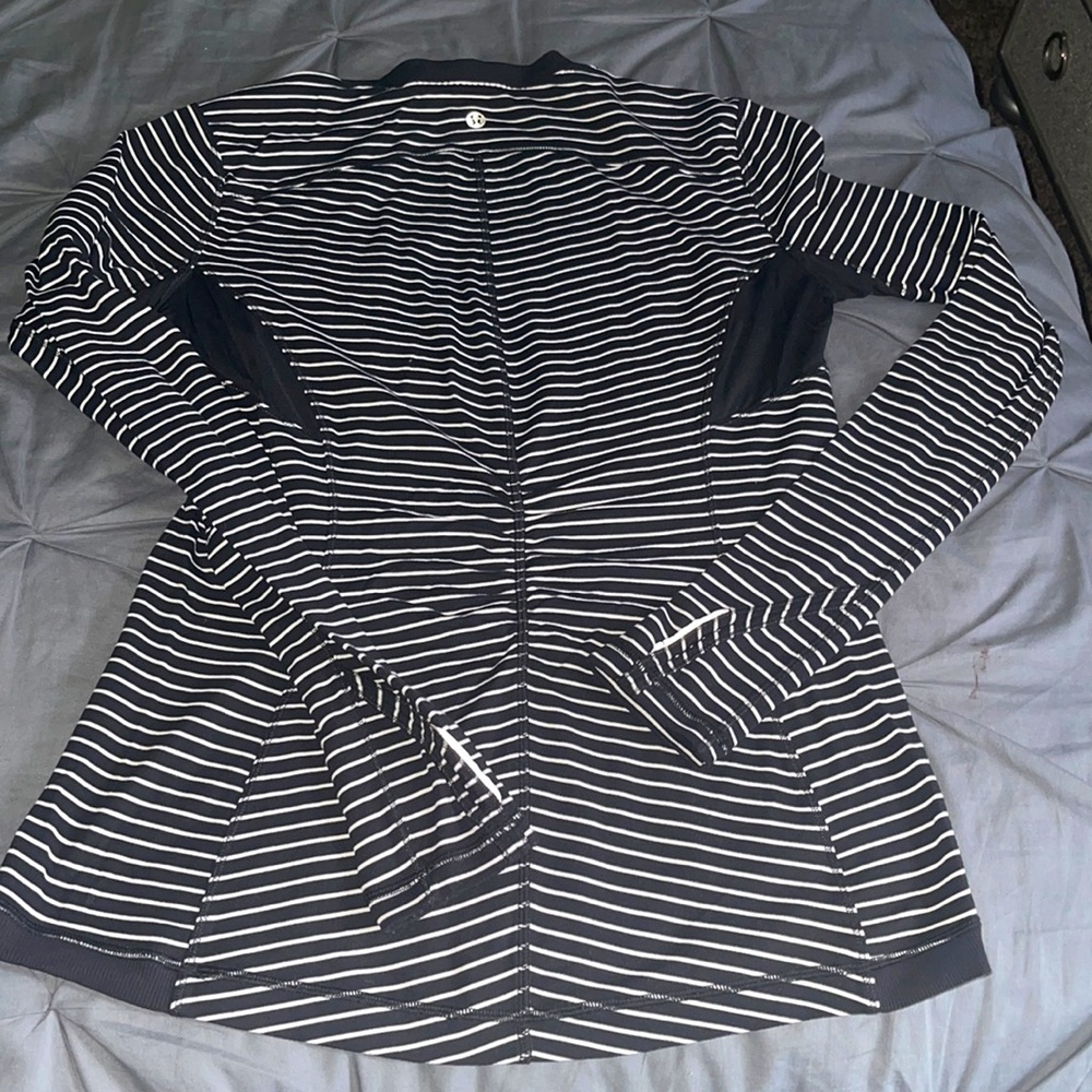 Lululemon Long sleeve shirt size 6